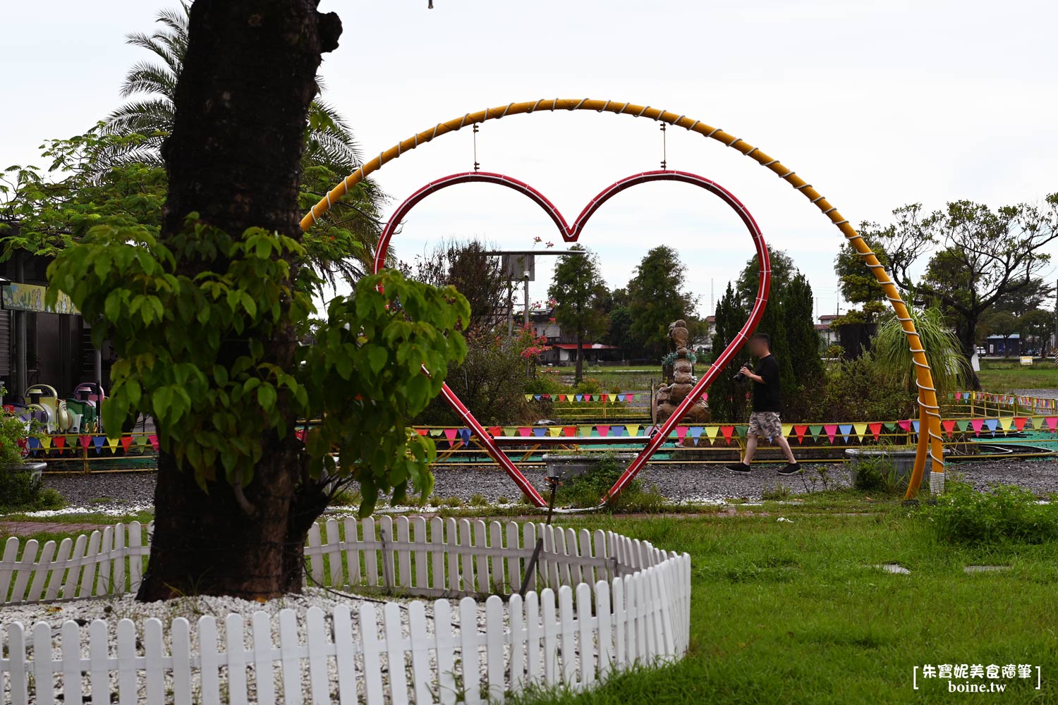 宜蘭美食｜大仁哥蔗香脆皮桶仔雞．從攤車爆紅到千坪旗艦店，蔗香酥皮太銷魂 @朱寶妮美食隨筆