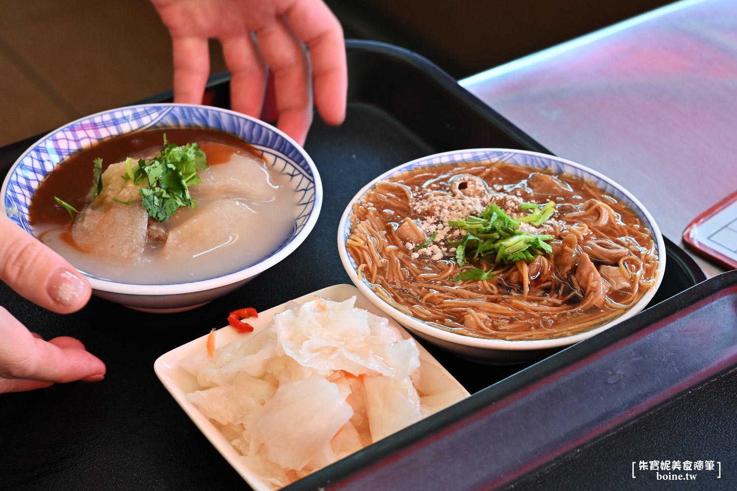 鳳邑麵線｜米糕肉圓四神湯通通有，高雄龍華市場週邊美食 @朱寶妮美食隨筆