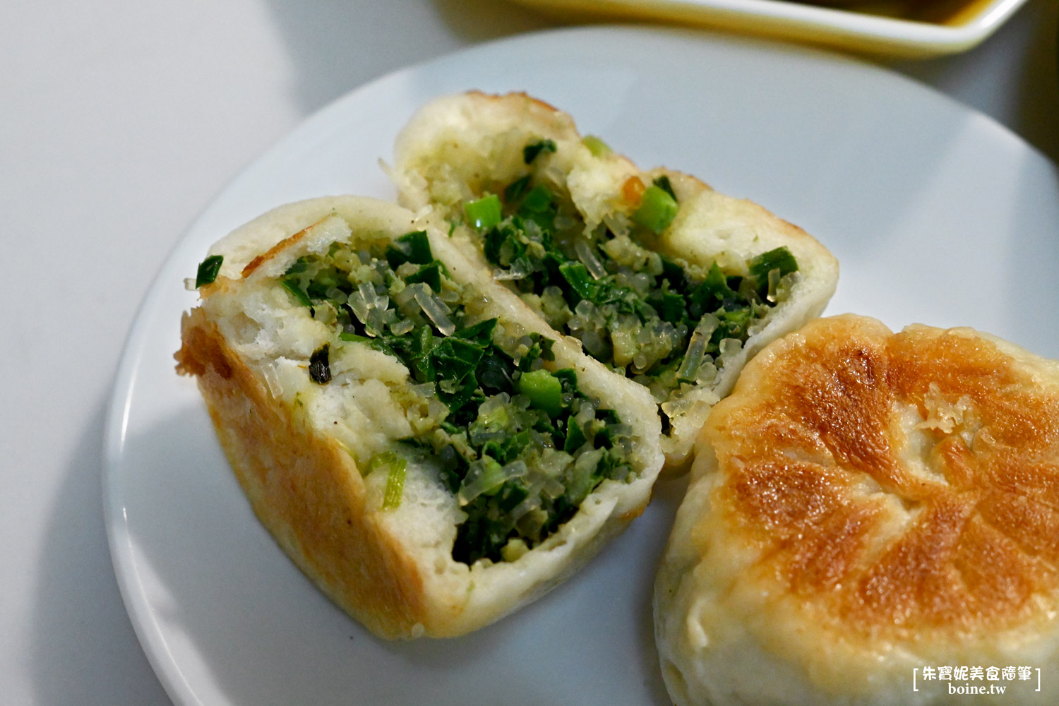 律師傅水煎包｜澄和市場必吃水煎包，高雄人氣排隊銅板美食 @朱寶妮美食隨筆