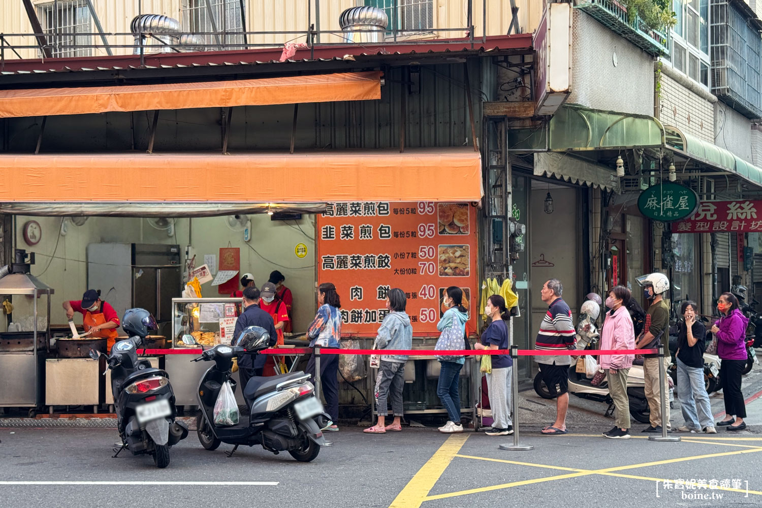 律師傅水煎包｜澄和市場必吃水煎包，高雄人氣排隊銅板美食 @朱寶妮美食隨筆
