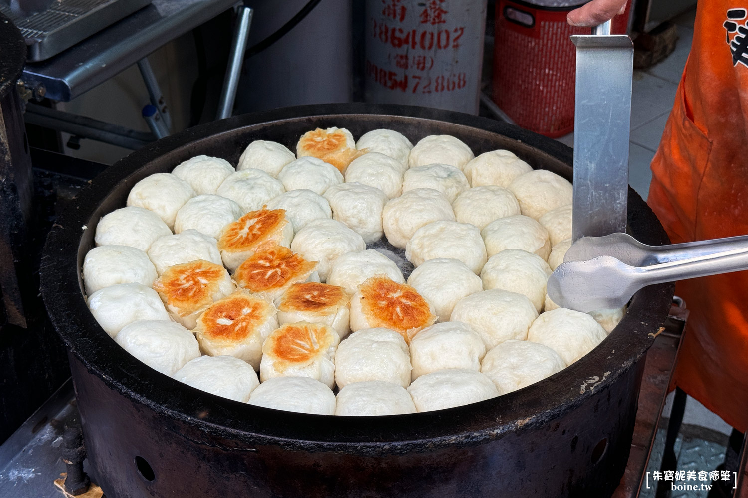 律師傅水煎包｜澄和市場必吃水煎包，高雄人氣排隊銅板美食 @朱寶妮美食隨筆