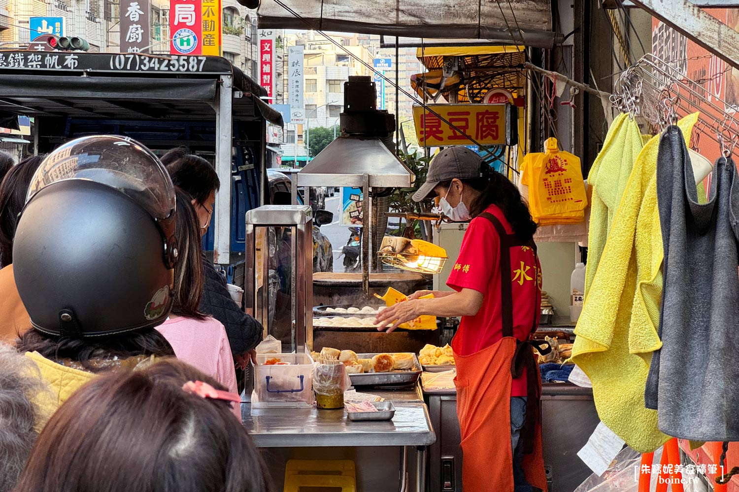 律師傅水煎包｜澄和市場必吃水煎包，高雄人氣排隊銅板美食 @朱寶妮美食隨筆