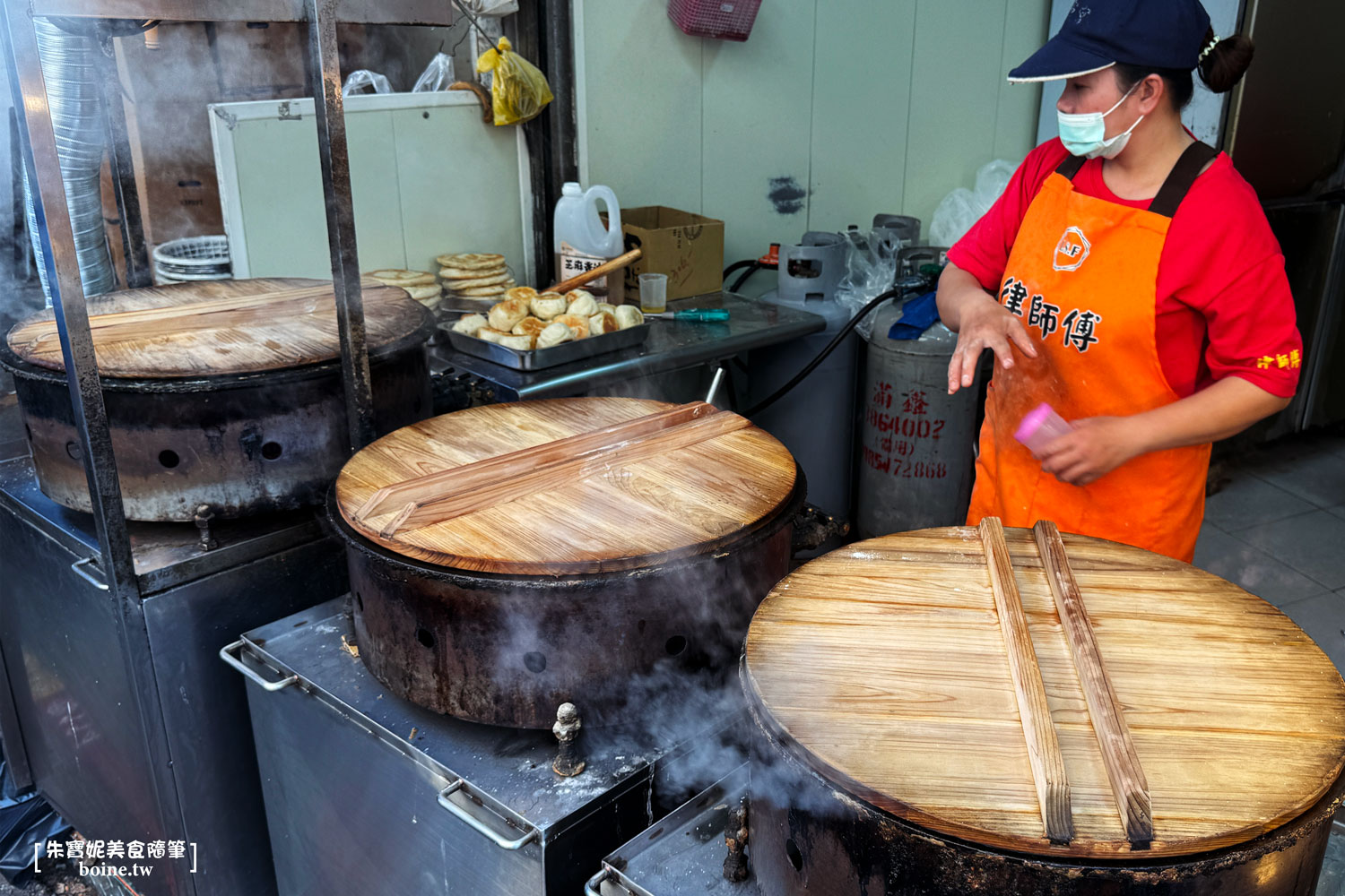律師傅水煎包｜澄和市場必吃水煎包，高雄人氣排隊銅板美食 @朱寶妮美食隨筆