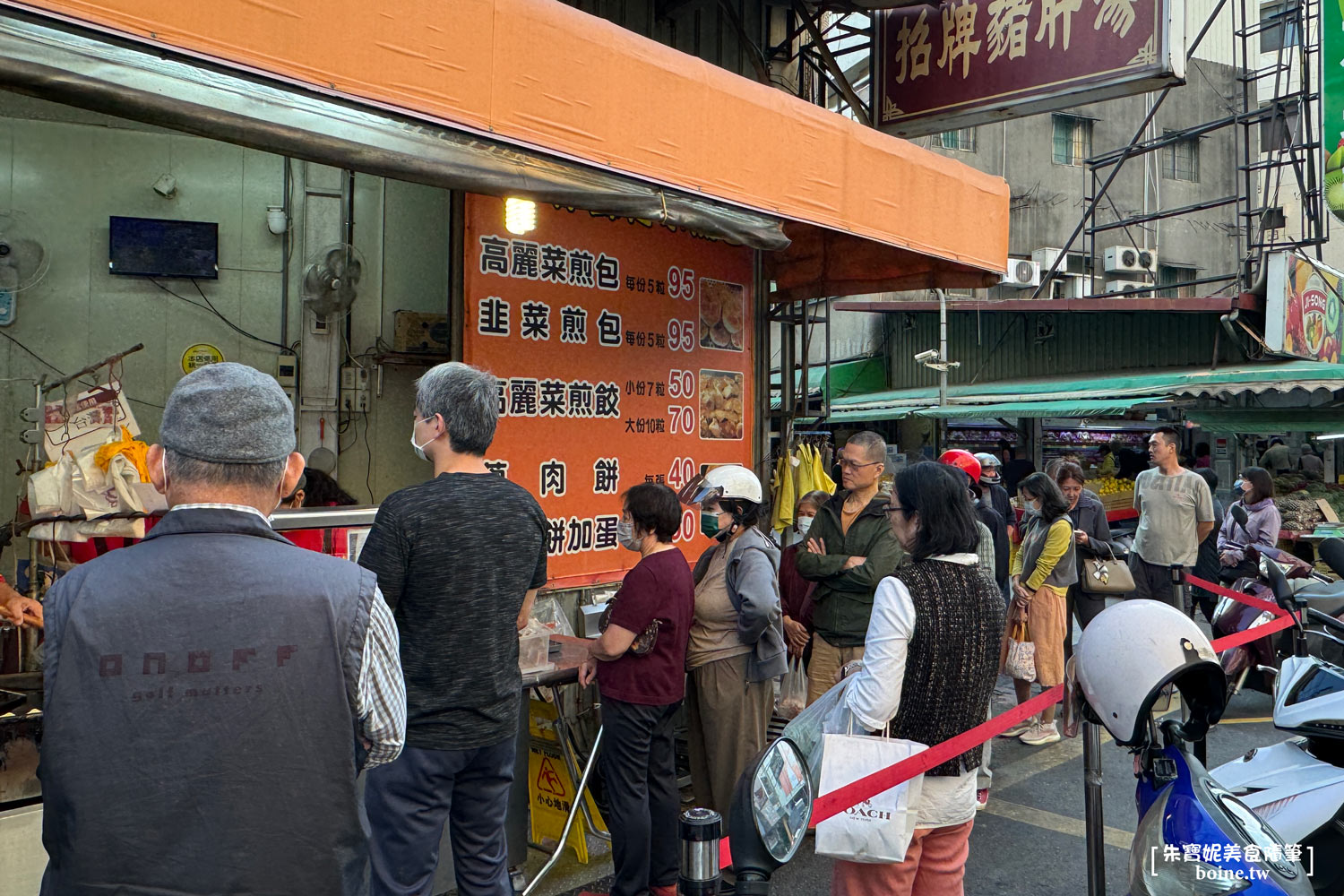 律師傅水煎包｜澄和市場必吃水煎包，高雄人氣排隊銅板美食 @朱寶妮美食隨筆