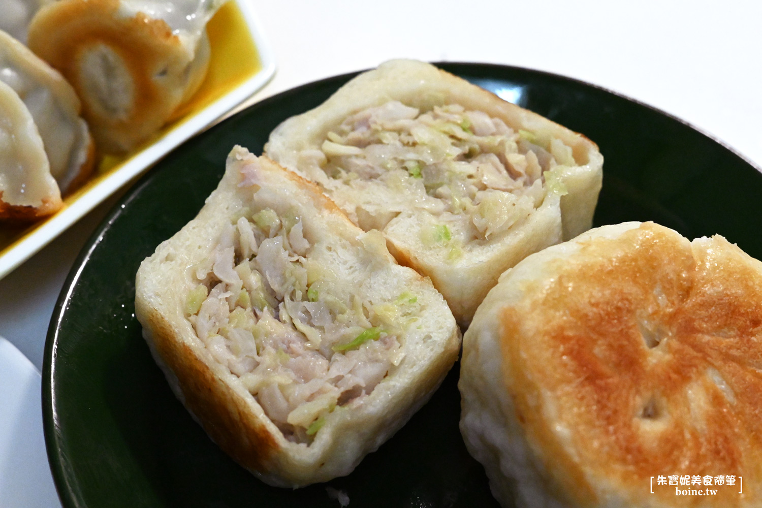 律師傅水煎包｜澄和市場必吃水煎包，高雄人氣排隊銅板美食 @朱寶妮美食隨筆