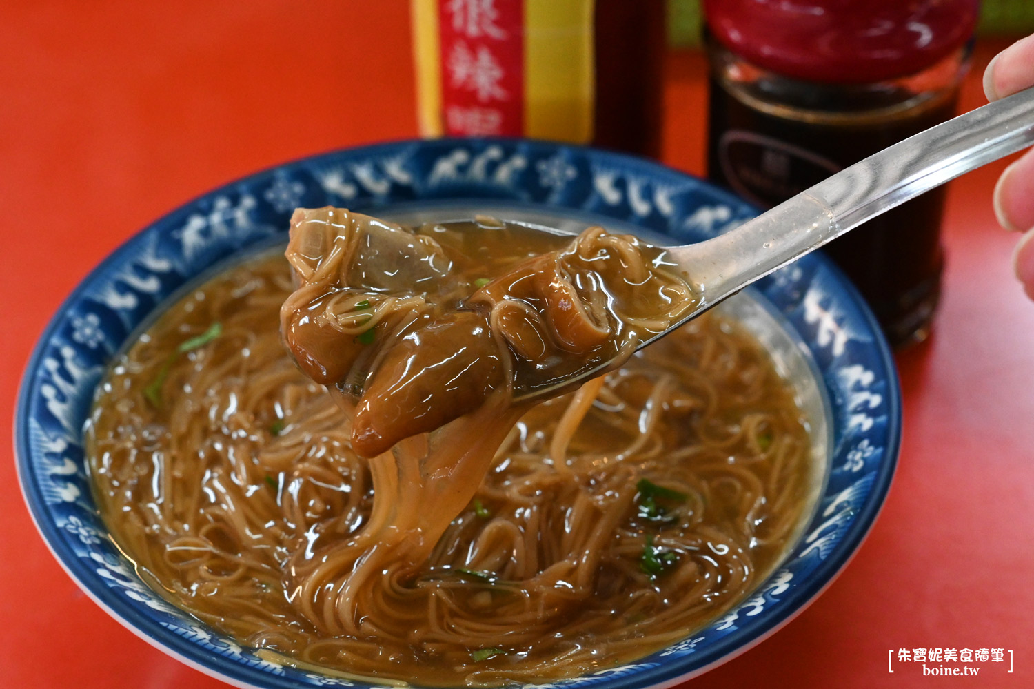 龍華市場紅麵線｜入味軟Ｑ大腸配上手工麵線．左營在地28年必吃小吃 @朱寶妮美食隨筆