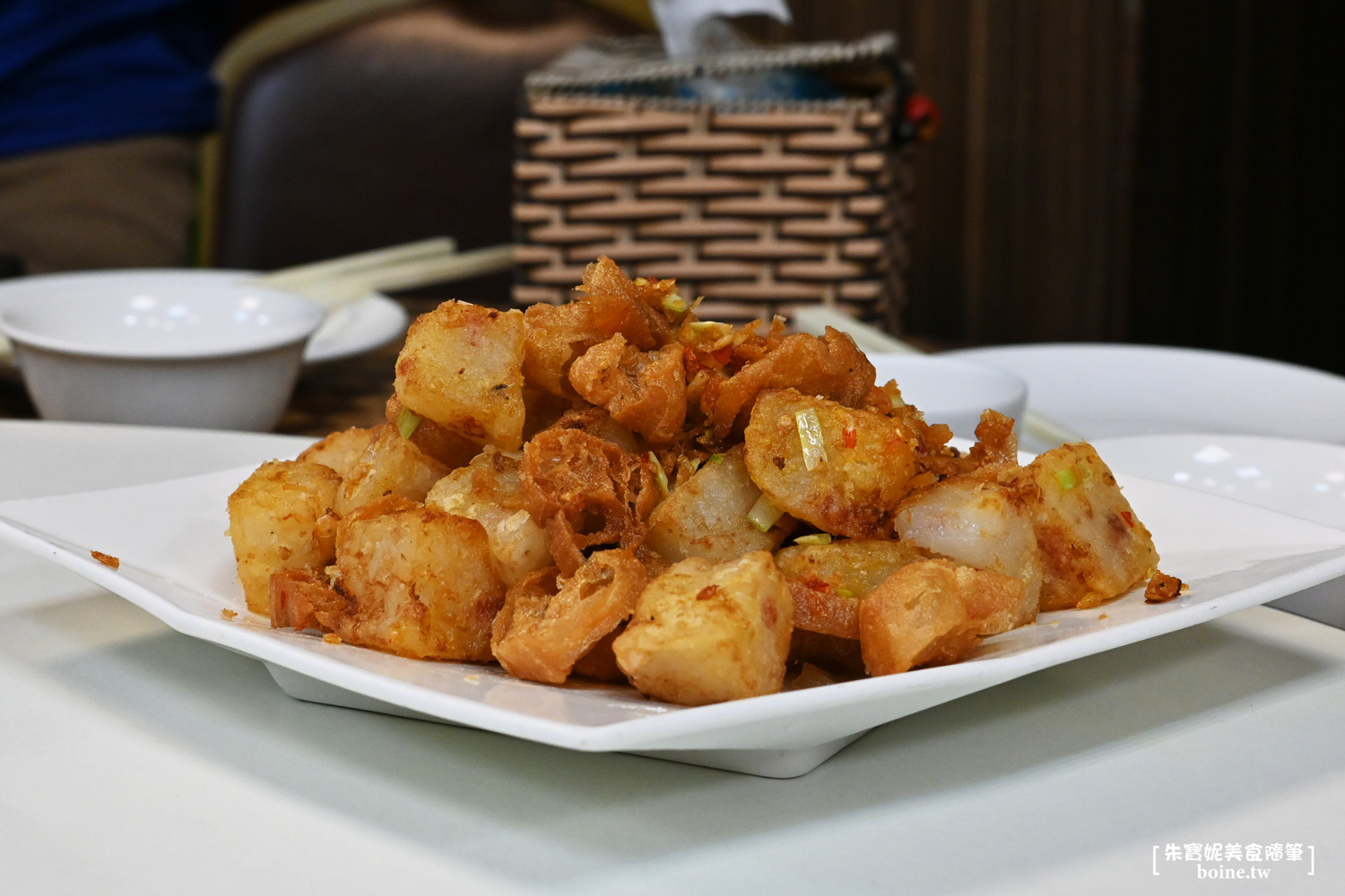 大直小館｜20年道地港式廚藝，功夫都在火候裡．台北少見的紙包雞粵菜 @朱寶妮美食隨筆