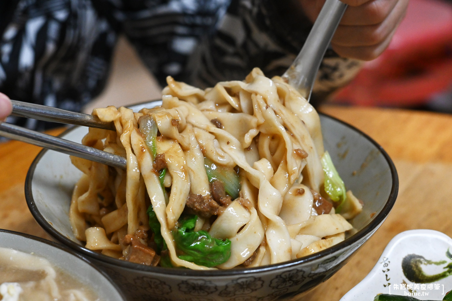 台北師大美食|糊塗麵.溫州街手切麵老店.原子少年成員家人開的平價麵食館 @朱寶妮美食隨筆 台北師大美食|糊塗麵.溫州街手切麵老店.原子少年成員家人開的平價麵食館 @朱寶妮美食隨筆