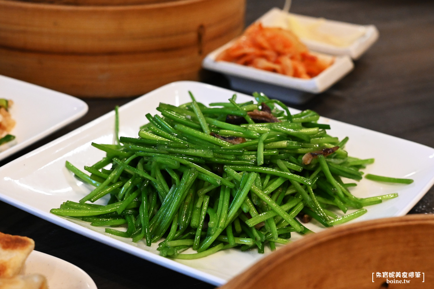 犁園湯包館｜南京復興站排隊美食．經典麵食一次滿足．黃仁勳也吃過 @朱寶妮美食隨筆
