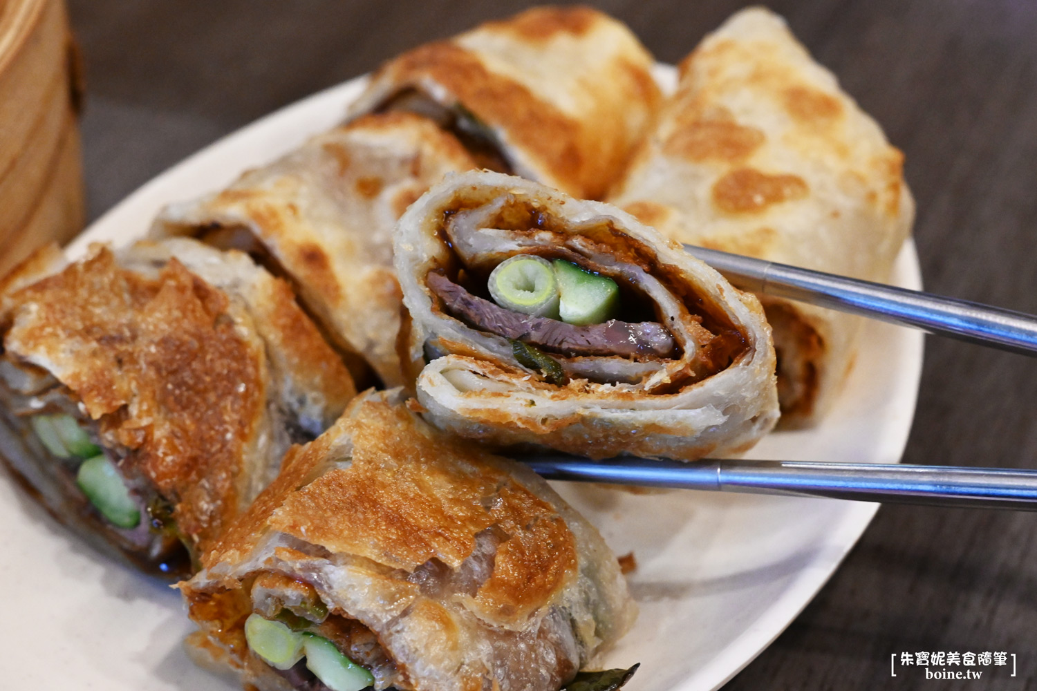 犁園湯包館｜南京復興站排隊美食．經典麵食一次滿足．黃仁勳也吃過 @朱寶妮美食隨筆