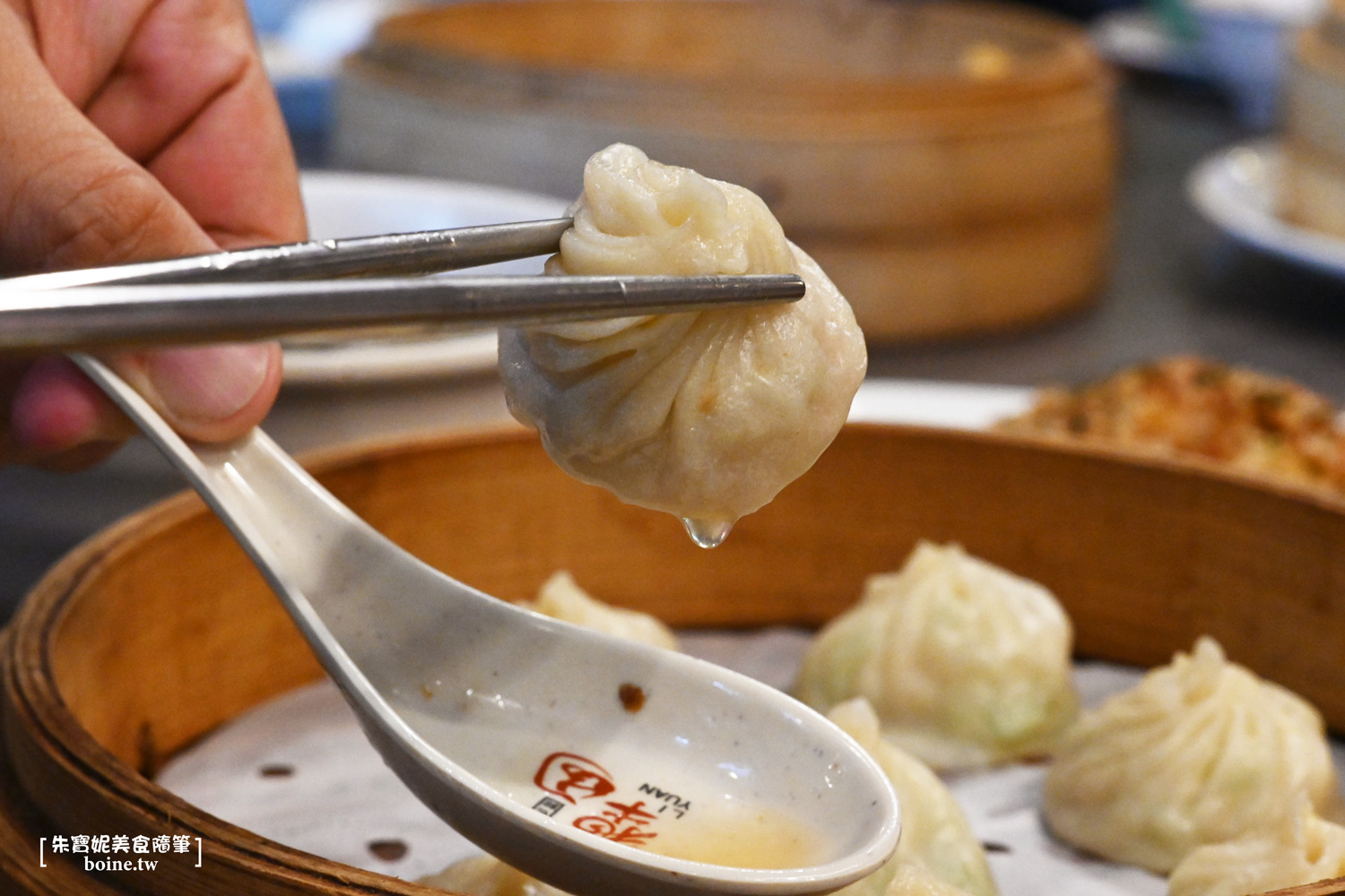 犁園湯包館｜南京復興站排隊美食．經典麵食一次滿足．黃仁勳也吃過 @朱寶妮美食隨筆