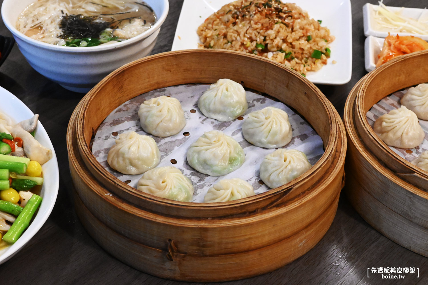 犁園湯包館｜南京復興站排隊美食．經典麵食一次滿足．黃仁勳也吃過 @朱寶妮美食隨筆