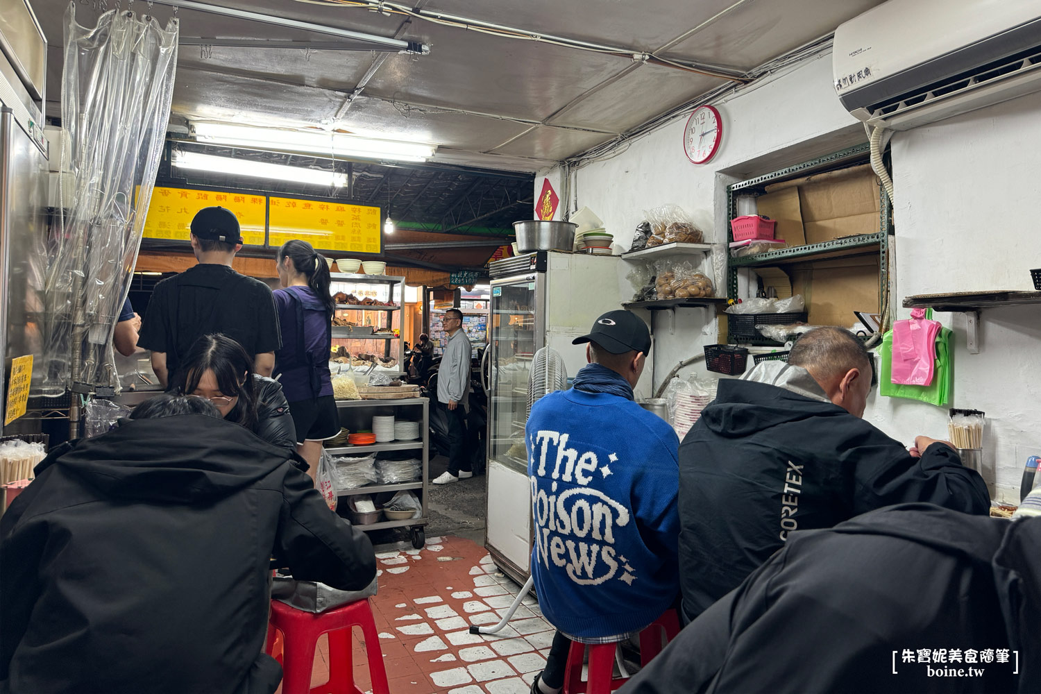 南京復興美食｜興安街三姊妹麵店．沒有招牌的排隊陽春麵、黑白切必點(菜單) @朱寶妮美食隨筆