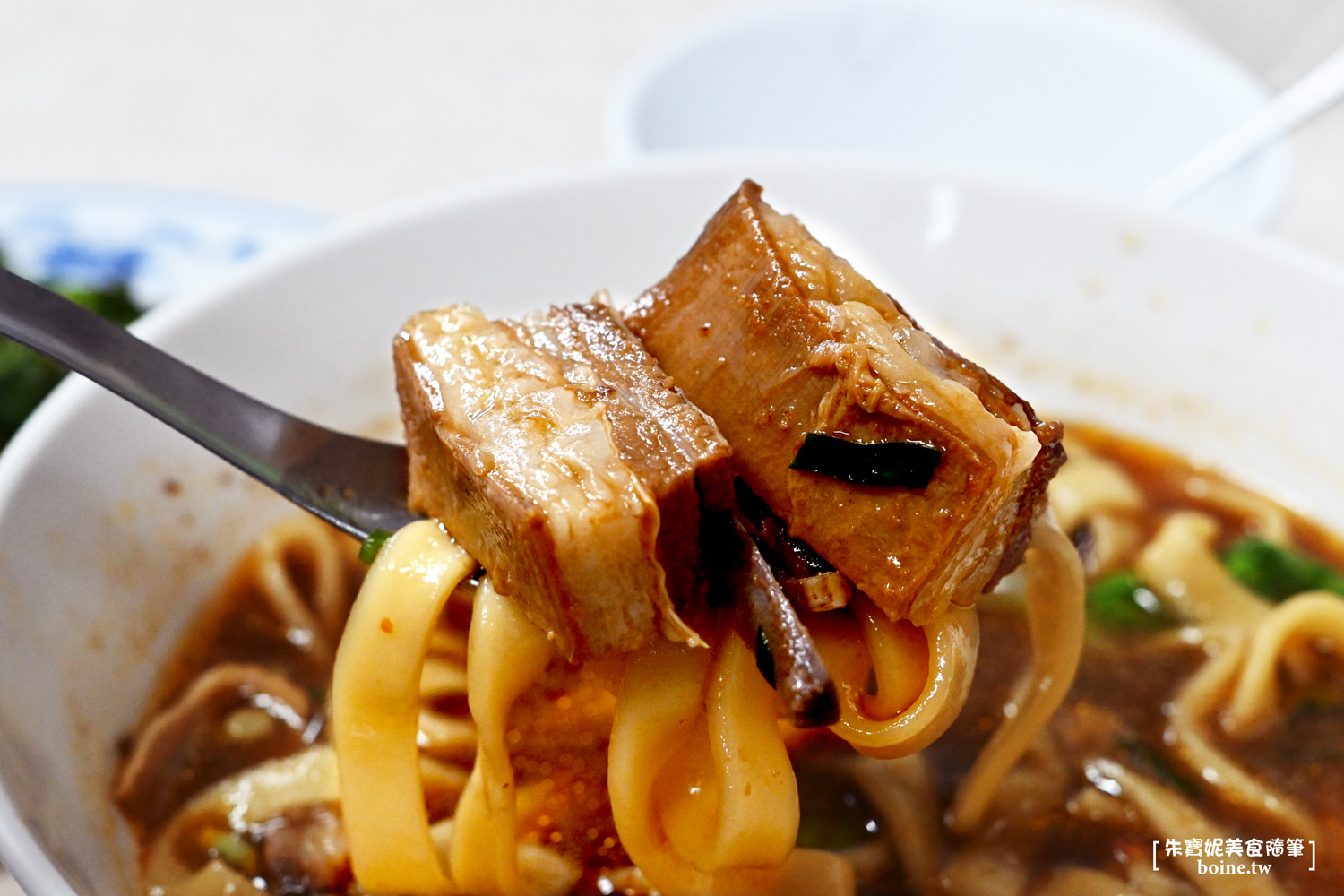 大成羊排麵牛肉麵｜宜蘭百大美食第二名必吃．濃郁紅燒湯頭香氣逼人(菜單) @朱寶妮美食隨筆