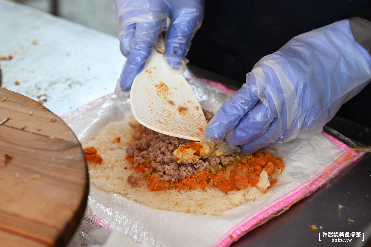 大港飯糰|在地50年老店.鹹蛋黃飯糰連吳寶春都吃過.高雄飯糰推薦 @朱寶妮美食隨筆 大港飯糰|在地50年老店.鹹蛋黃飯糰連吳寶春都吃過.高雄飯糰推薦 @朱寶妮美食隨筆