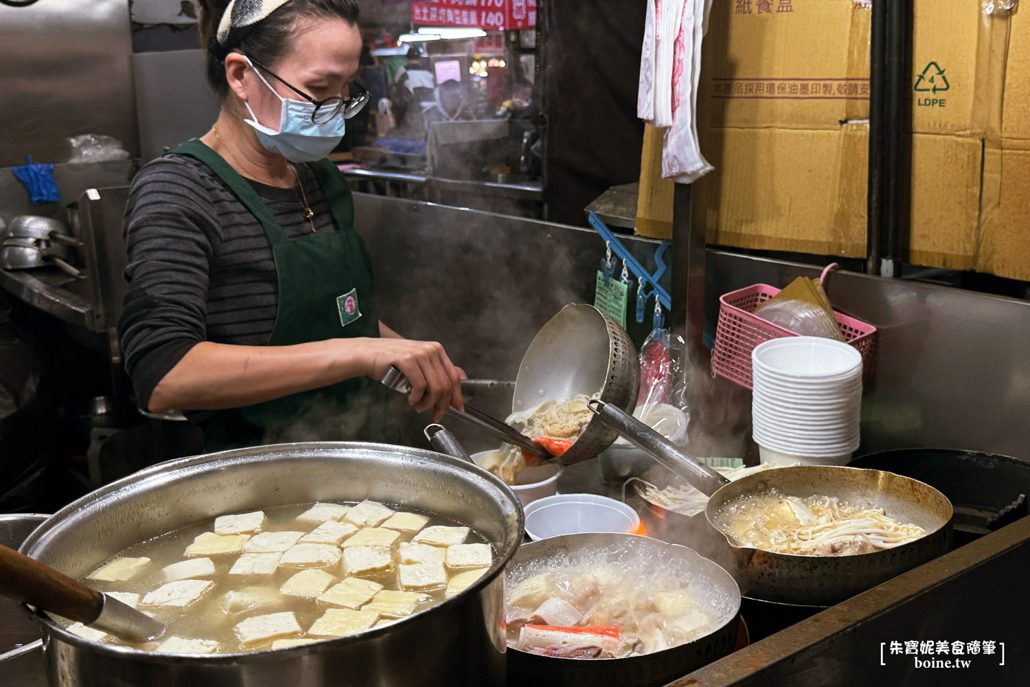 鼎山臭臭鍋｜高雄百元小火鍋推薦．又臭又香的三民區排隊名店 @朱寶妮美食隨筆
