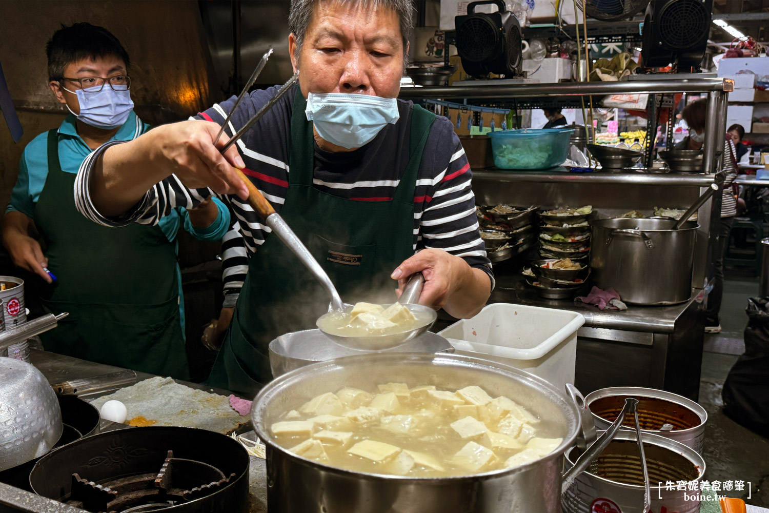鼎山臭臭鍋｜高雄百元小火鍋推薦．又臭又香的三民區排隊名店 @朱寶妮美食隨筆