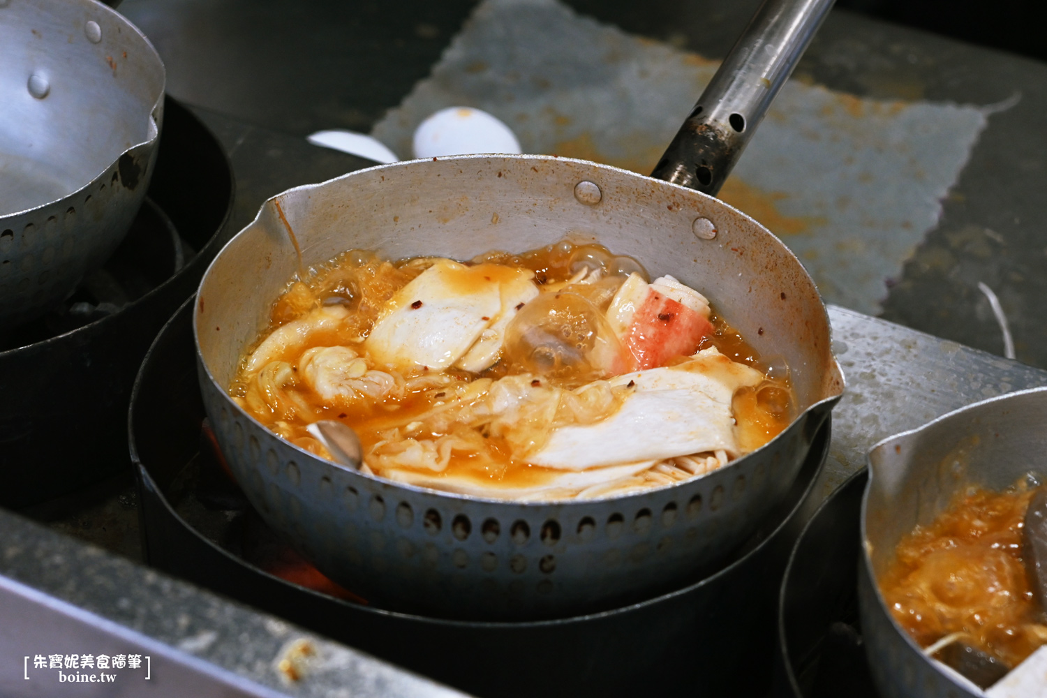 鼎山臭臭鍋｜高雄百元小火鍋推薦．又臭又香的三民區排隊名店 @朱寶妮美食隨筆