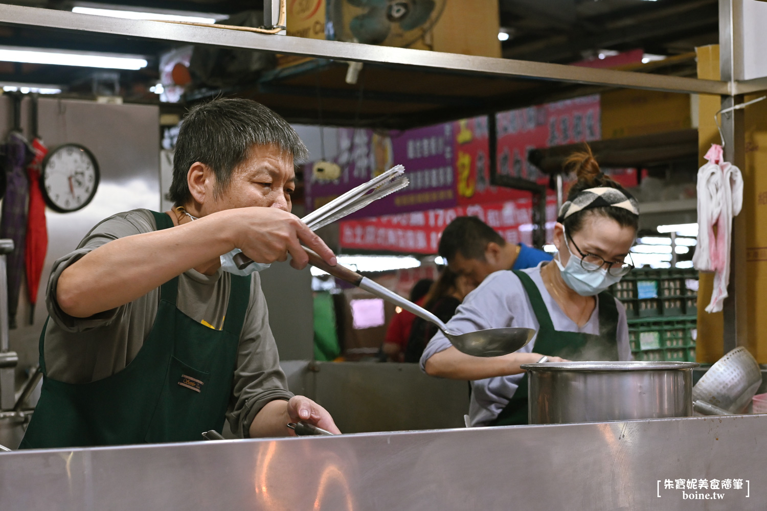 鼎山臭臭鍋｜高雄百元小火鍋推薦．又臭又香的三民區排隊名店 @朱寶妮美食隨筆