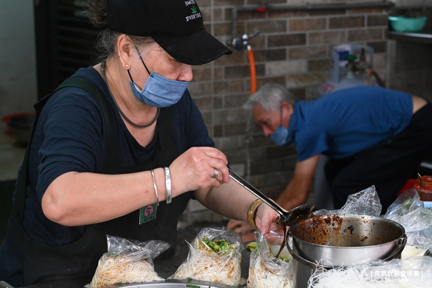 無名蒸肉圓、鴨肉麵｜在地人最愛的台式早午餐．三民第二公有市場美食推薦 @朱寶妮美食隨筆