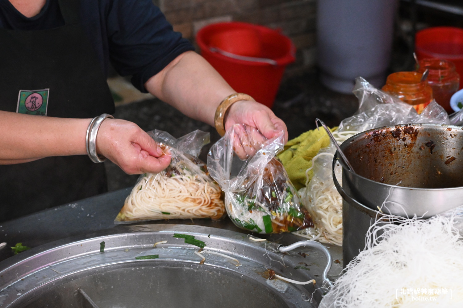 無名蒸肉圓、鴨肉麵｜在地人最愛的台式早午餐．三民第二公有市場美食推薦 @朱寶妮美食隨筆