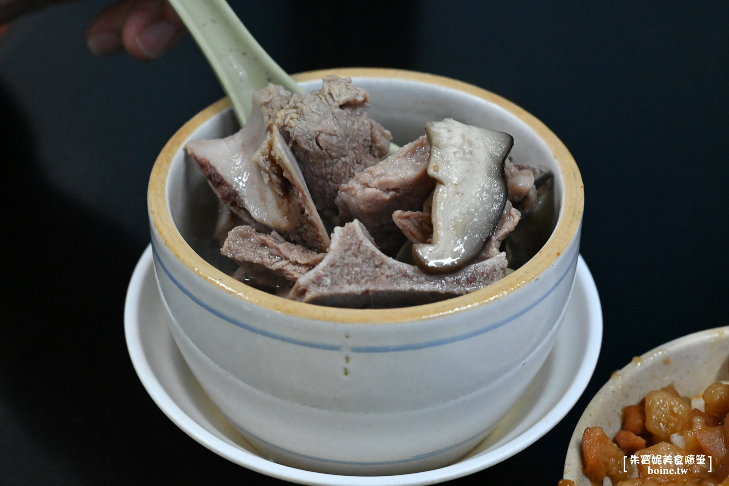 今大魯肉飯｜米其林跟在地人都推薦的排隊滷肉飯．肥肉控必吃 @朱寶妮美食隨筆