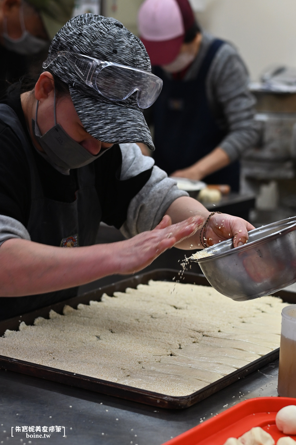 龍門胡椒餅｜炭火烤的胡椒餅香酥多汁．三重排隊美食推薦 @朱寶妮美食隨筆