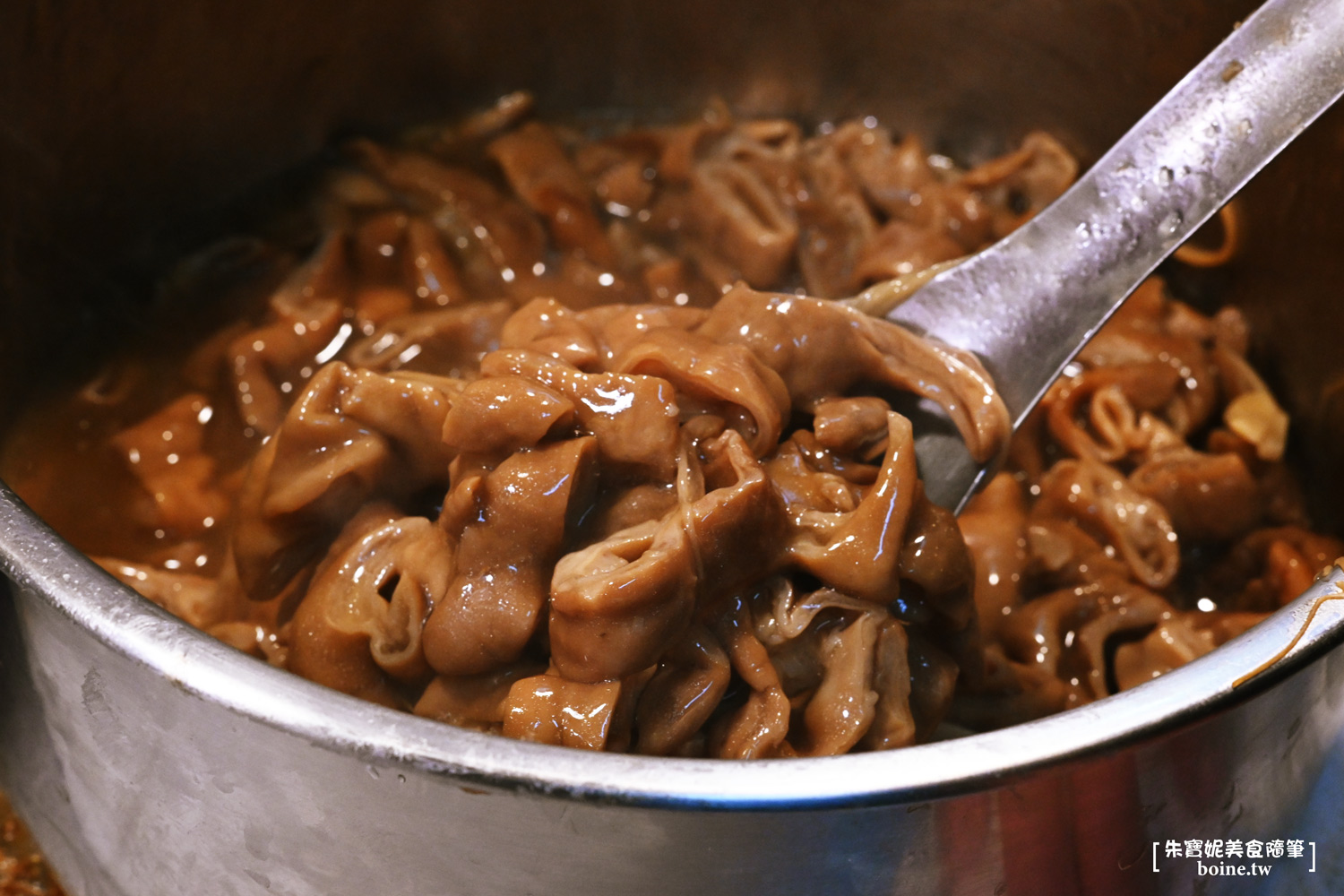 三重橋頭麵線｜在地人推薦的蚵仔大腸麵線．台北橋站排隊美食 @朱寶妮美食隨筆