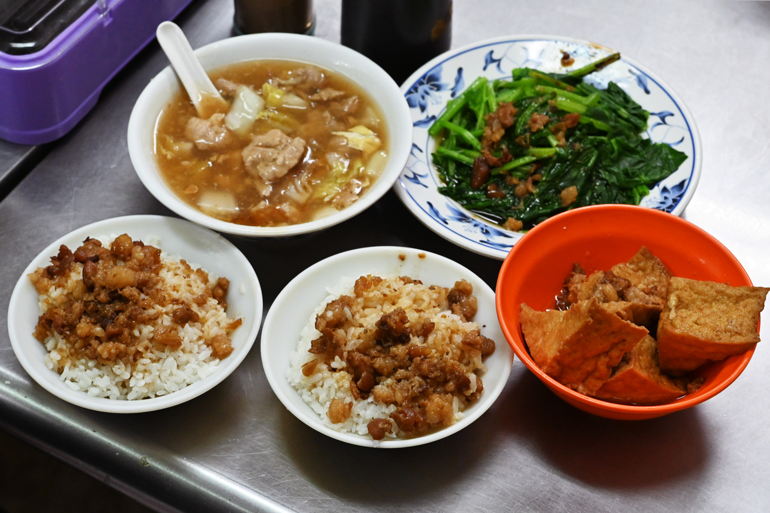 光輝肉羹|被肉羹耽誤的滷肉飯.士林華榮市場必吃排隊美食 @朱寶妮美食隨筆 光輝肉羹|被肉羹耽誤的滷肉飯.士林華榮市場必吃排隊美食 @朱寶妮美食隨筆