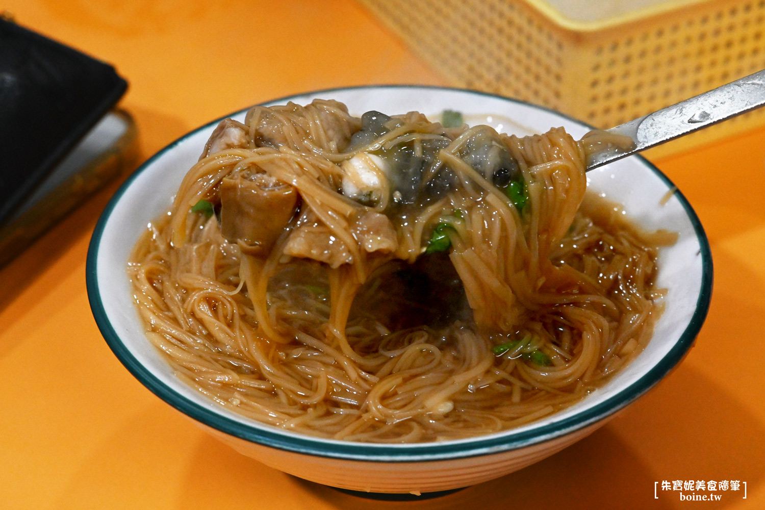 麵線傳奇｜民權西路站人氣小吃．永遠都在排隊的台北四大麵線之一 @朱寶妮美食隨筆