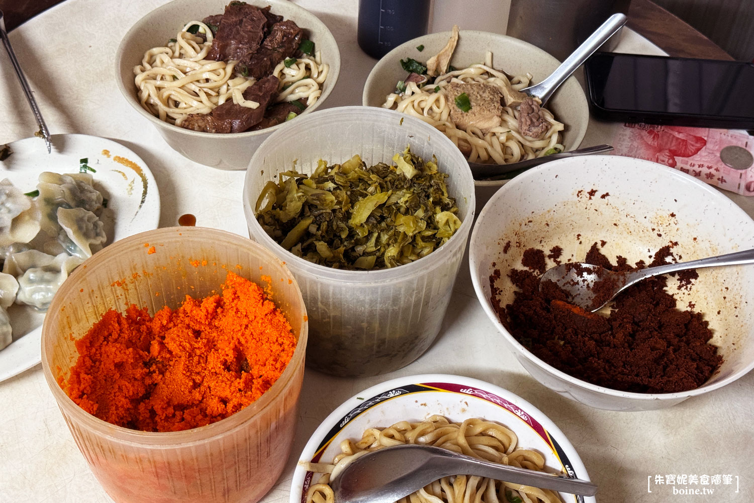 小吳牛肉麵｜西門町24小時美食．挑戰台北最便宜牛肉麵 @朱寶妮美食隨筆