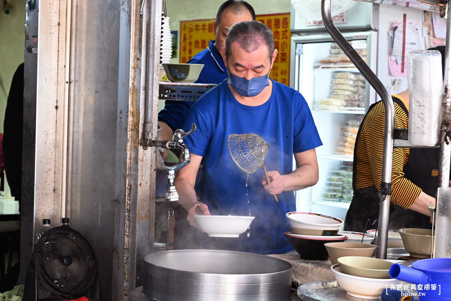 小吳牛肉麵｜西門町24小時美食．挑戰台北最便宜牛肉麵 @朱寶妮美食隨筆