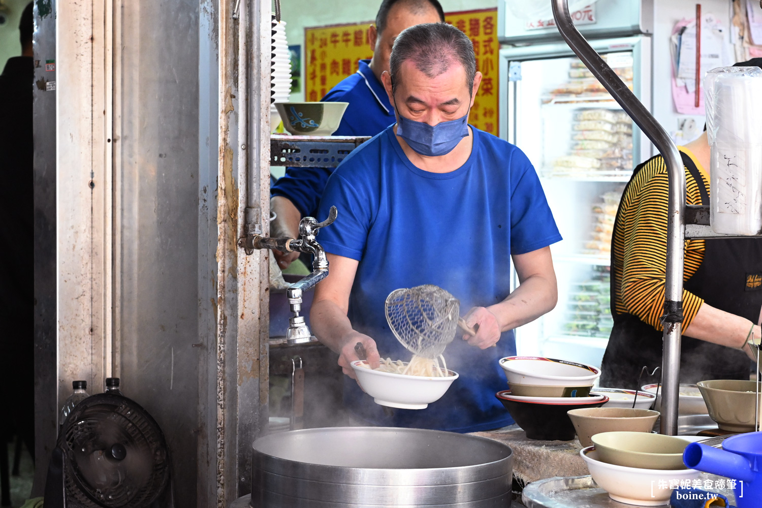 小吳牛肉麵｜西門町24小時美食．挑戰台北最便宜牛肉麵 @朱寶妮美食隨筆