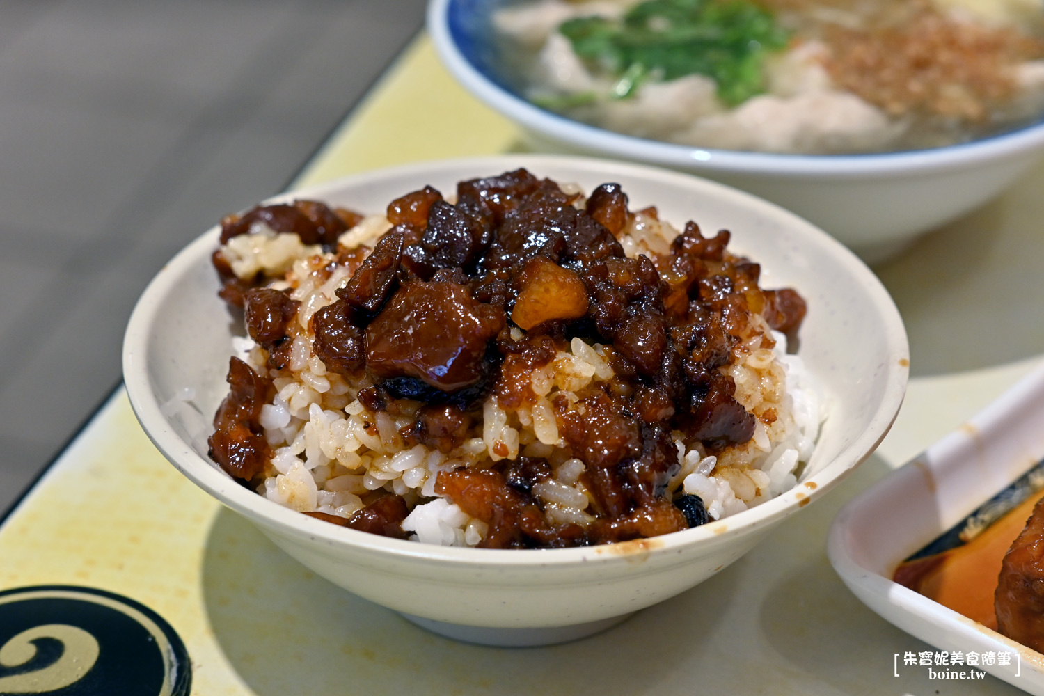 店小二魯肉飯｜三重在地人激推的必吃宵夜．米其林入選餐廳 @朱寶妮美食隨筆