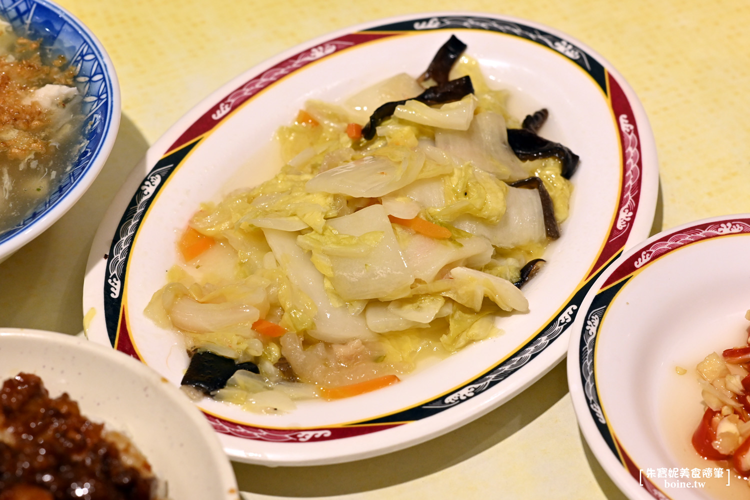 店小二魯肉飯｜三重在地人激推的必吃宵夜．米其林入選餐廳 @朱寶妮美食隨筆