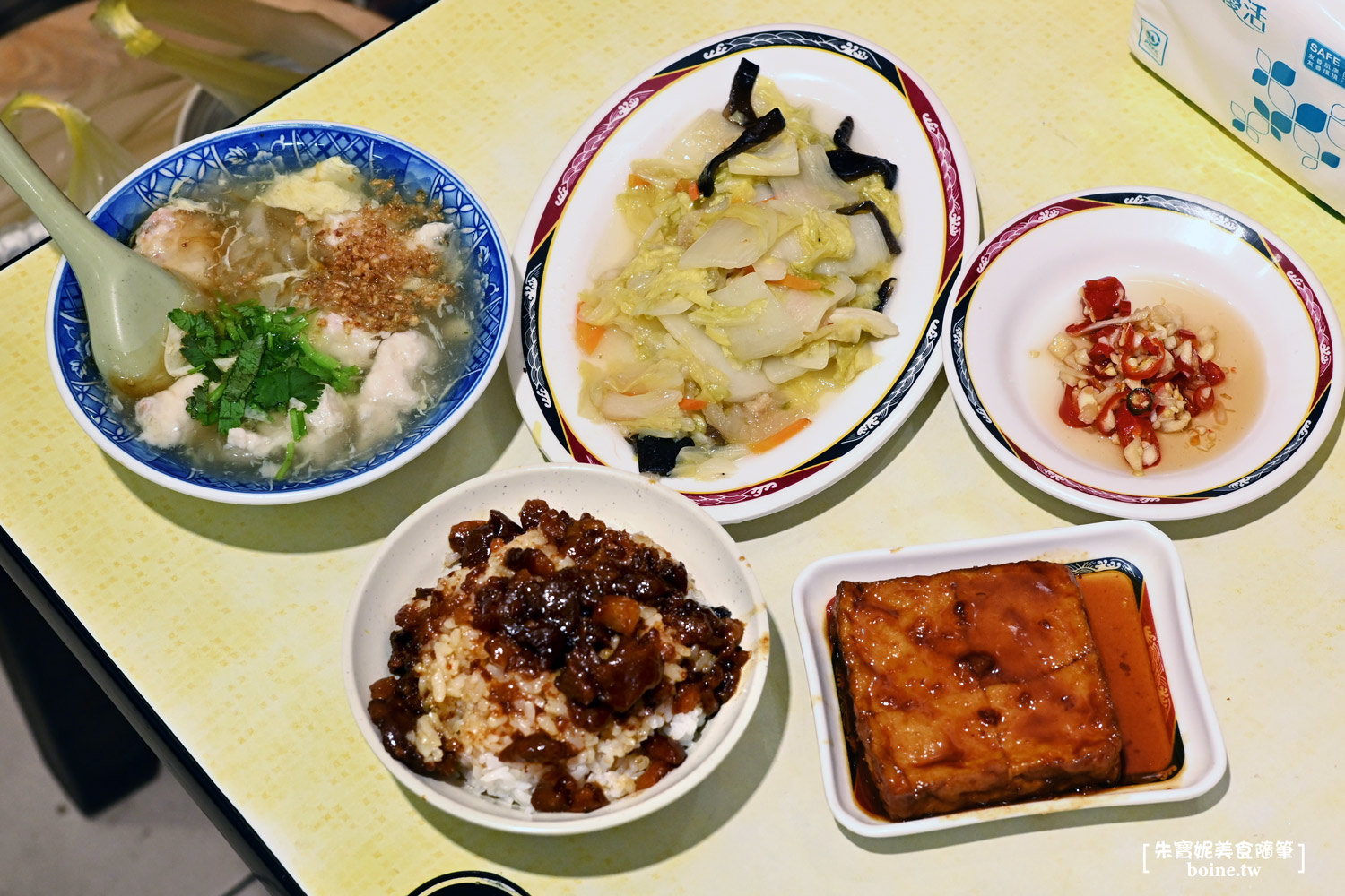 店小二魯肉飯｜三重在地人激推的必吃宵夜．米其林入選餐廳 @朱寶妮美食隨筆