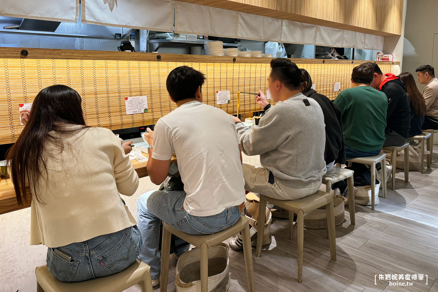 地一牛肉麵｜紅燒湯頭溫潤不燥．台北大巨蛋旁．東區牛肉麵推薦 @朱寶妮美食隨筆