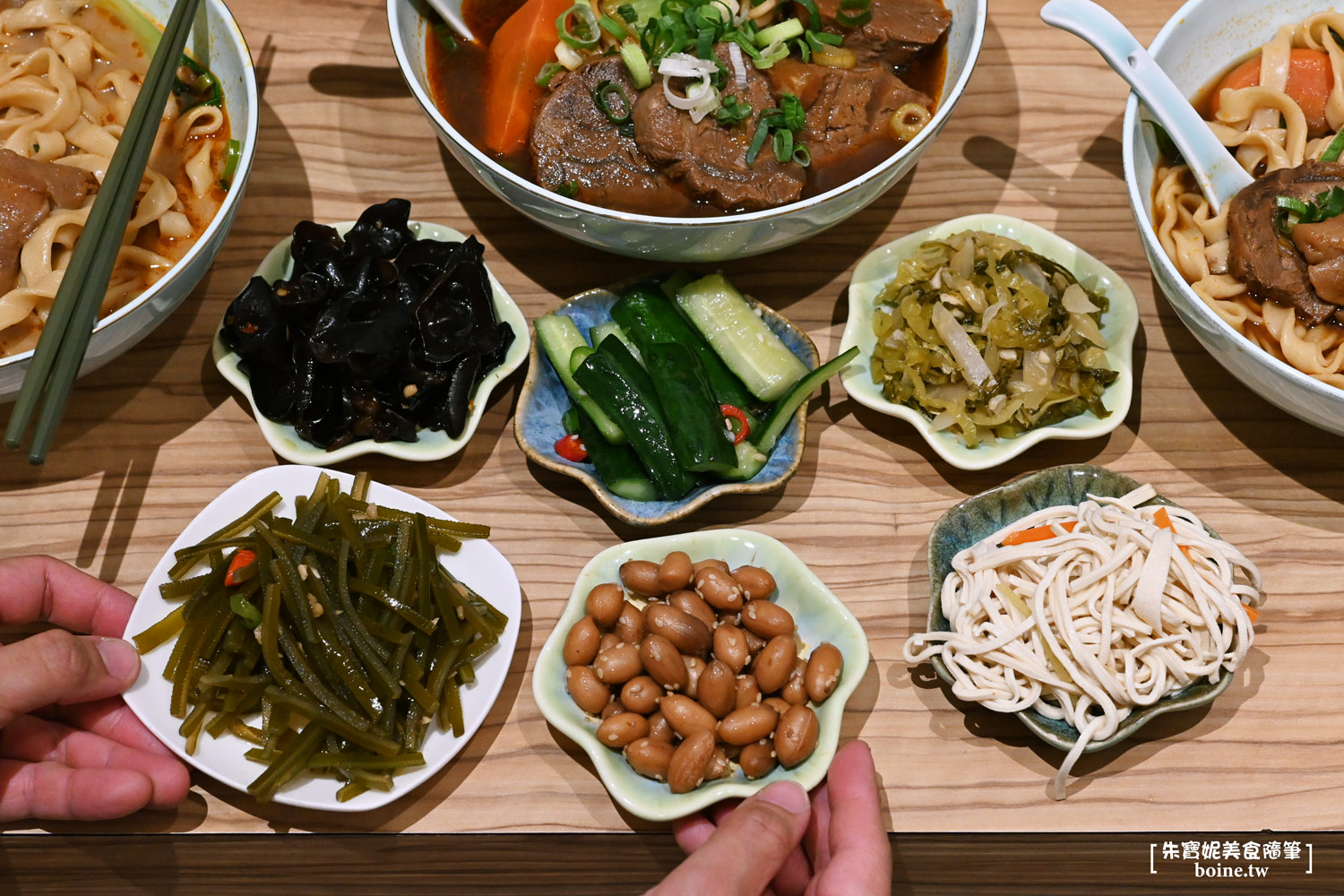 地一牛肉麵｜紅燒湯頭溫潤不燥．台北大巨蛋旁．東區牛肉麵推薦 @朱寶妮美食隨筆