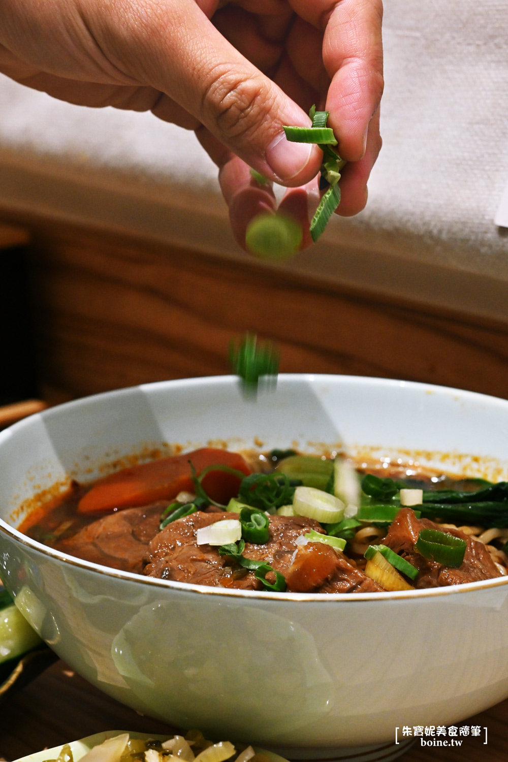 地一牛肉麵｜紅燒湯頭溫潤不燥．台北大巨蛋旁．東區牛肉麵推薦 @朱寶妮美食隨筆