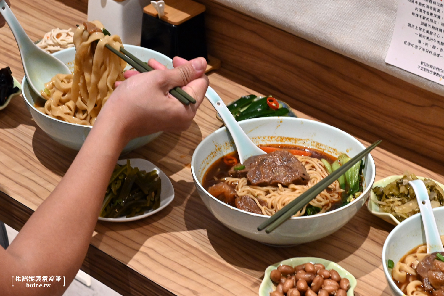 地一牛肉麵｜紅燒湯頭溫潤不燥．台北大巨蛋旁．東區牛肉麵推薦 @朱寶妮美食隨筆