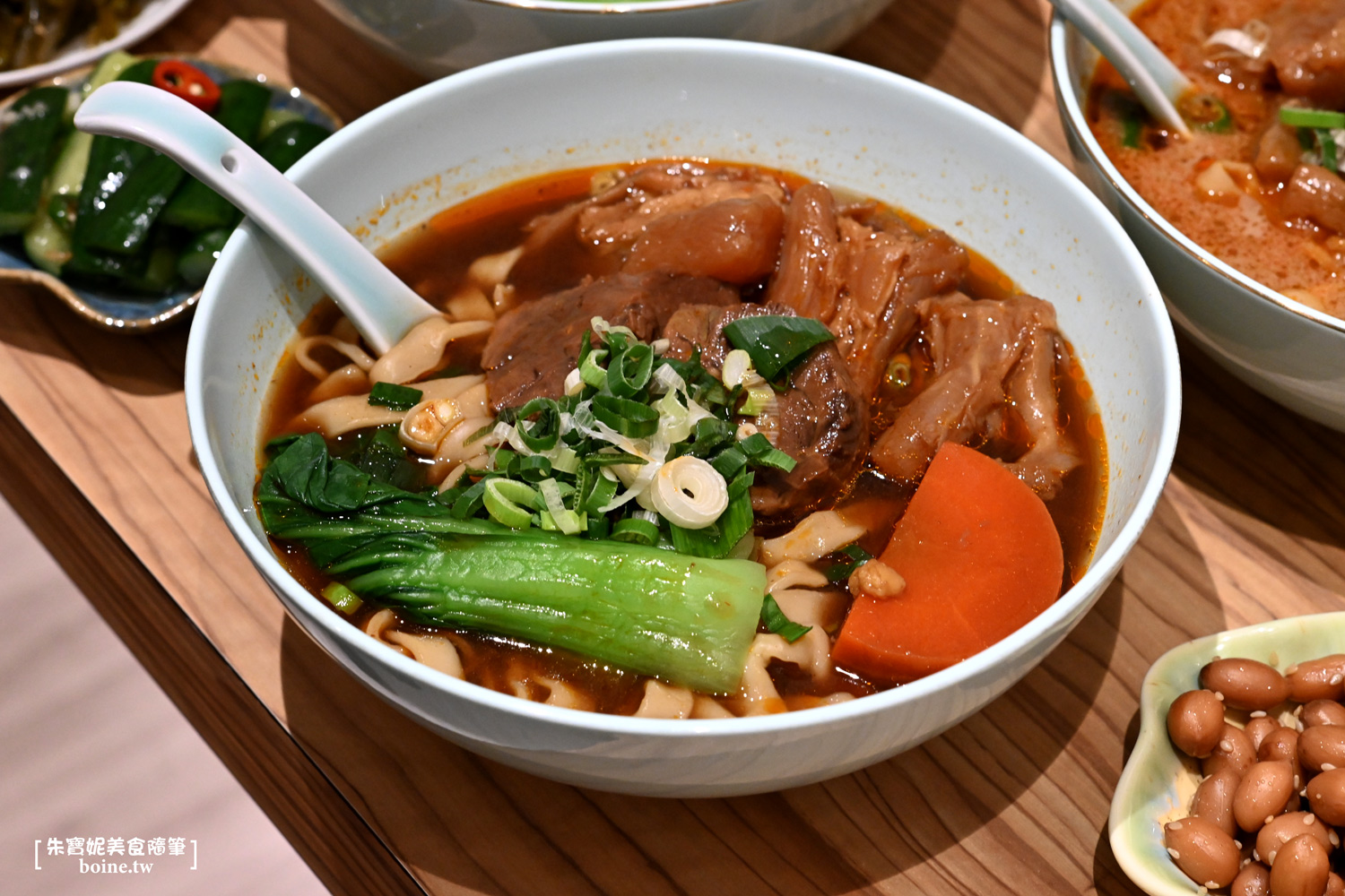 地一牛肉麵｜紅燒湯頭溫潤不燥．台北大巨蛋旁．東區牛肉麵推薦 @朱寶妮美食隨筆