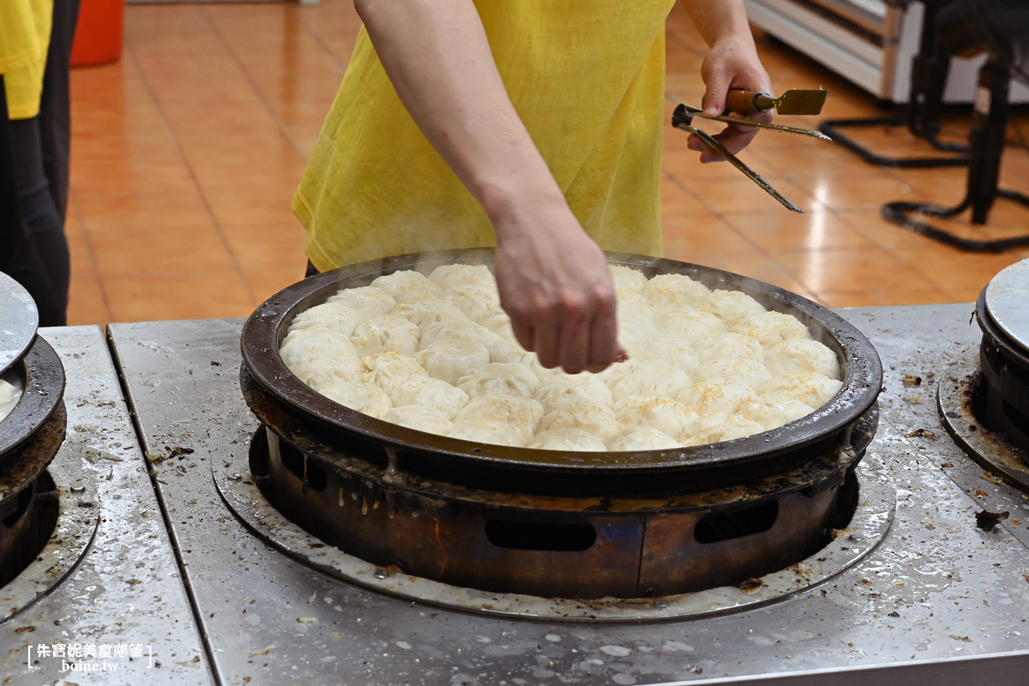 鍾家原上海生煎包｜士林夜市排隊美食．台北米其林必比登推薦 @朱寶妮美食隨筆