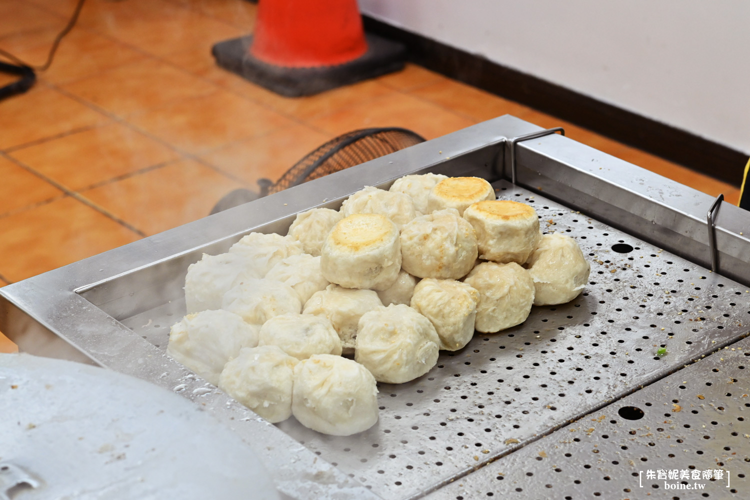 鍾家原上海生煎包｜士林夜市排隊美食．台北米其林必比登推薦 @朱寶妮美食隨筆