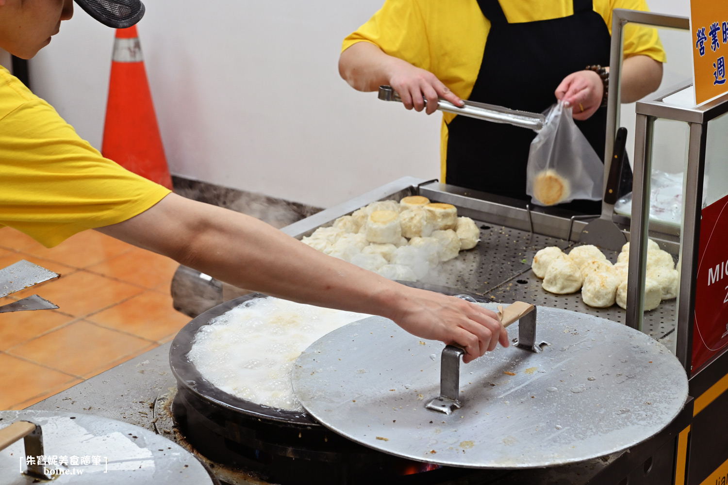 鍾家原上海生煎包｜士林夜市排隊美食．台北米其林必比登推薦 @朱寶妮美食隨筆