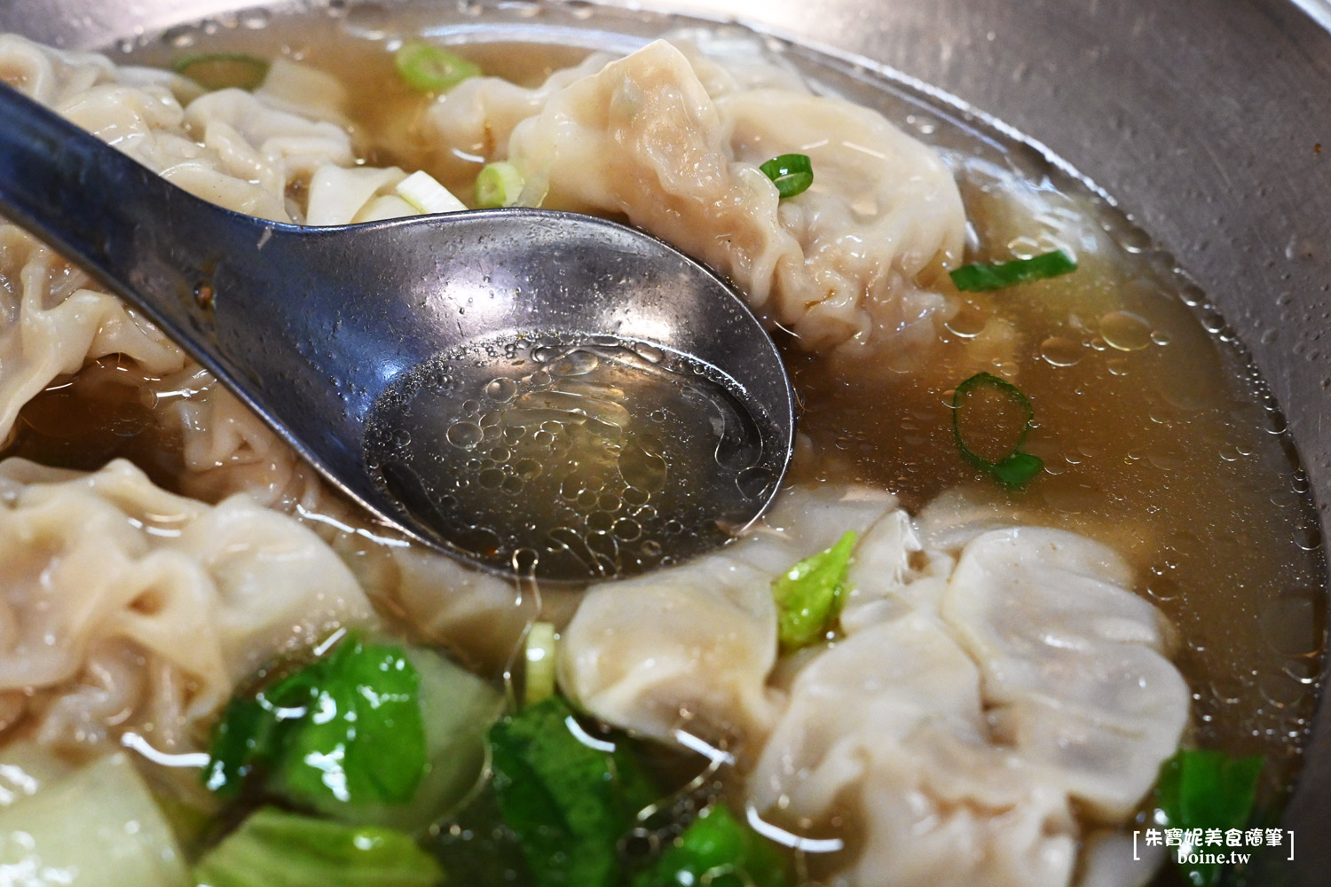 古亭站美食｜郭記牛肉麵．必點巨大餛飩！在地人最愛家常美味 @朱寶妮美食隨筆