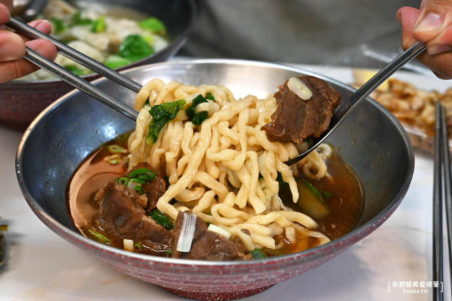 古亭站美食｜郭記牛肉麵．必點巨大餛飩！在地人最愛家常美味 @朱寶妮美食隨筆