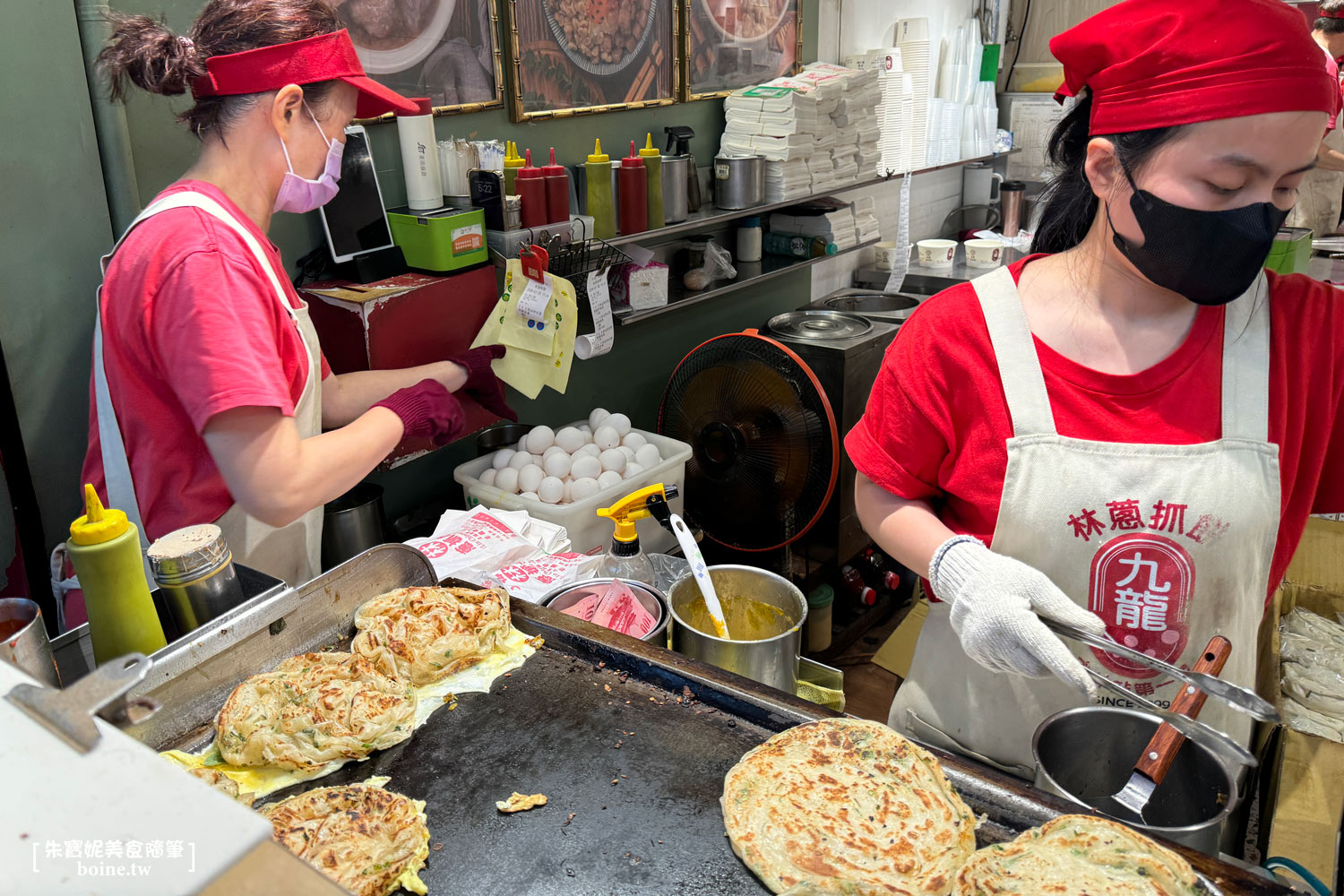 士林站林家蔥抓餅|九層塔配酸菜最對味!學生最愛排隊美食 @朱寶妮美食隨筆 士林站林家蔥抓餅|九層塔配酸菜最對味!學生最愛排隊美食 @朱寶妮美食隨筆