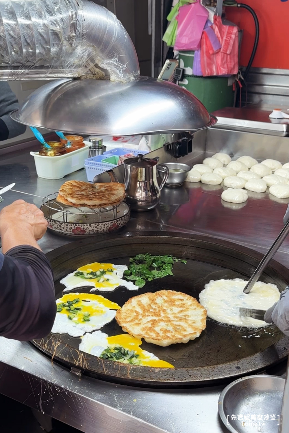 宜吉九層塔粉蔥餅|大甲鎮瀾宮排隊美食搬新家.粉蔥多汁不嗆 @朱寶妮美食隨筆 宜吉九層塔粉蔥餅|大甲鎮瀾宮排隊美食搬新家.粉蔥多汁不嗆 @朱寶妮美食隨筆