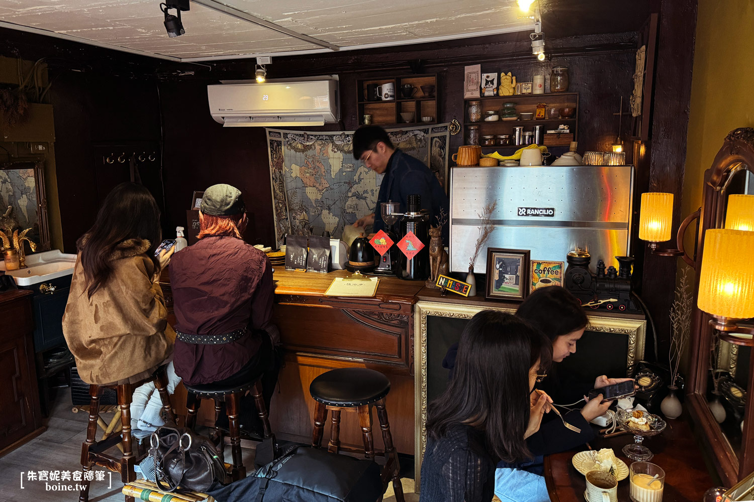 隅咖啡|古亭站歐洲復古咖啡廳.台北草莓蛋糕推薦 @朱寶妮美食隨筆 隅咖啡|古亭站歐洲復古咖啡廳.台北草莓蛋糕推薦 @朱寶妮美食隨筆