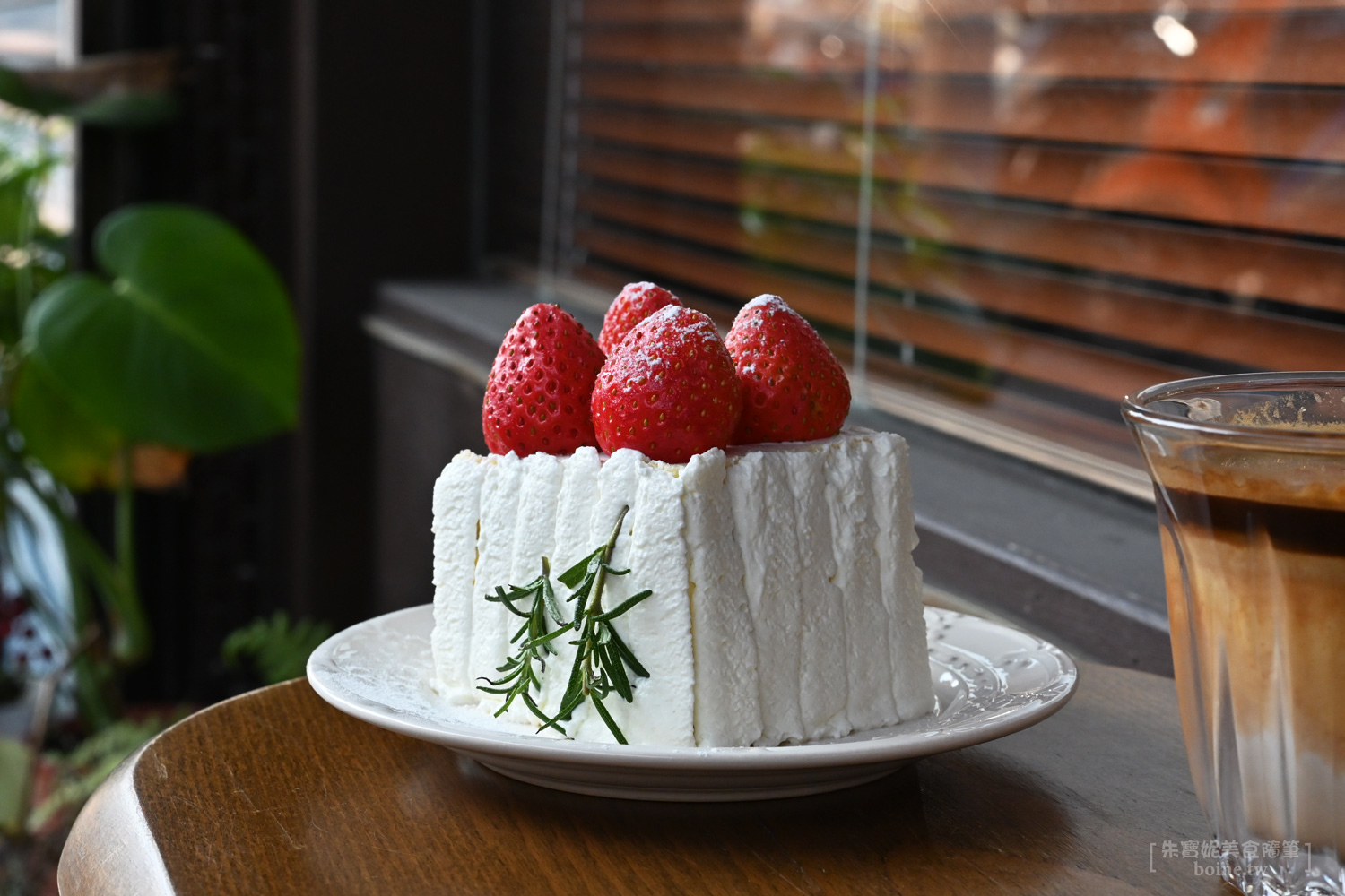 隅咖啡｜古亭站歐洲復古咖啡廳．台北草莓蛋糕推薦 @朱寶妮美食隨筆